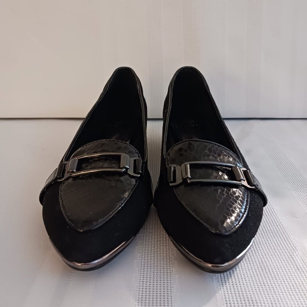 Size 7.5 Women's Isola Snakeskin Loafers